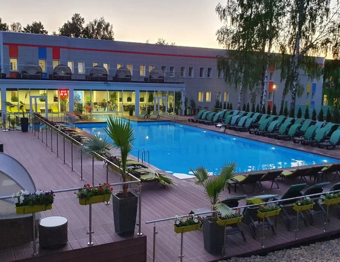 Открытый бассейн - Парк-отель Tulip Inn Sofrino / Тюлип Инн Софрино